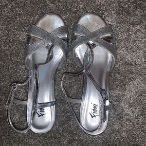 FIONI Clothing Silver Strappy Sandals